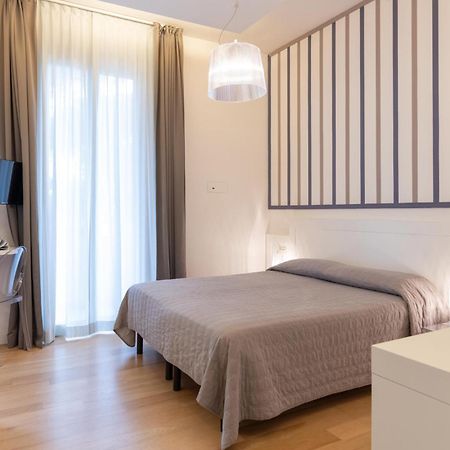 Perla Verde Hotel Милано Мартима Екстериор снимка