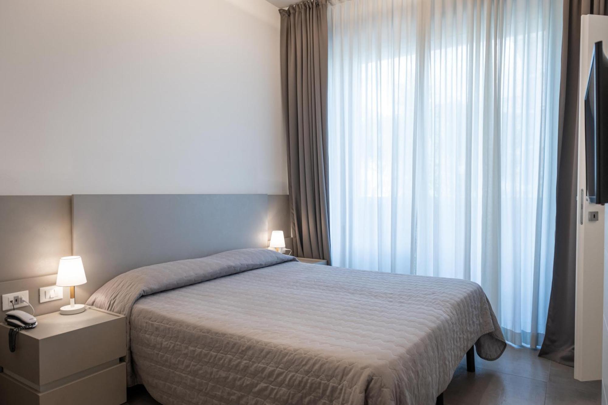 Perla Verde Hotel Милано Мартима Екстериор снимка