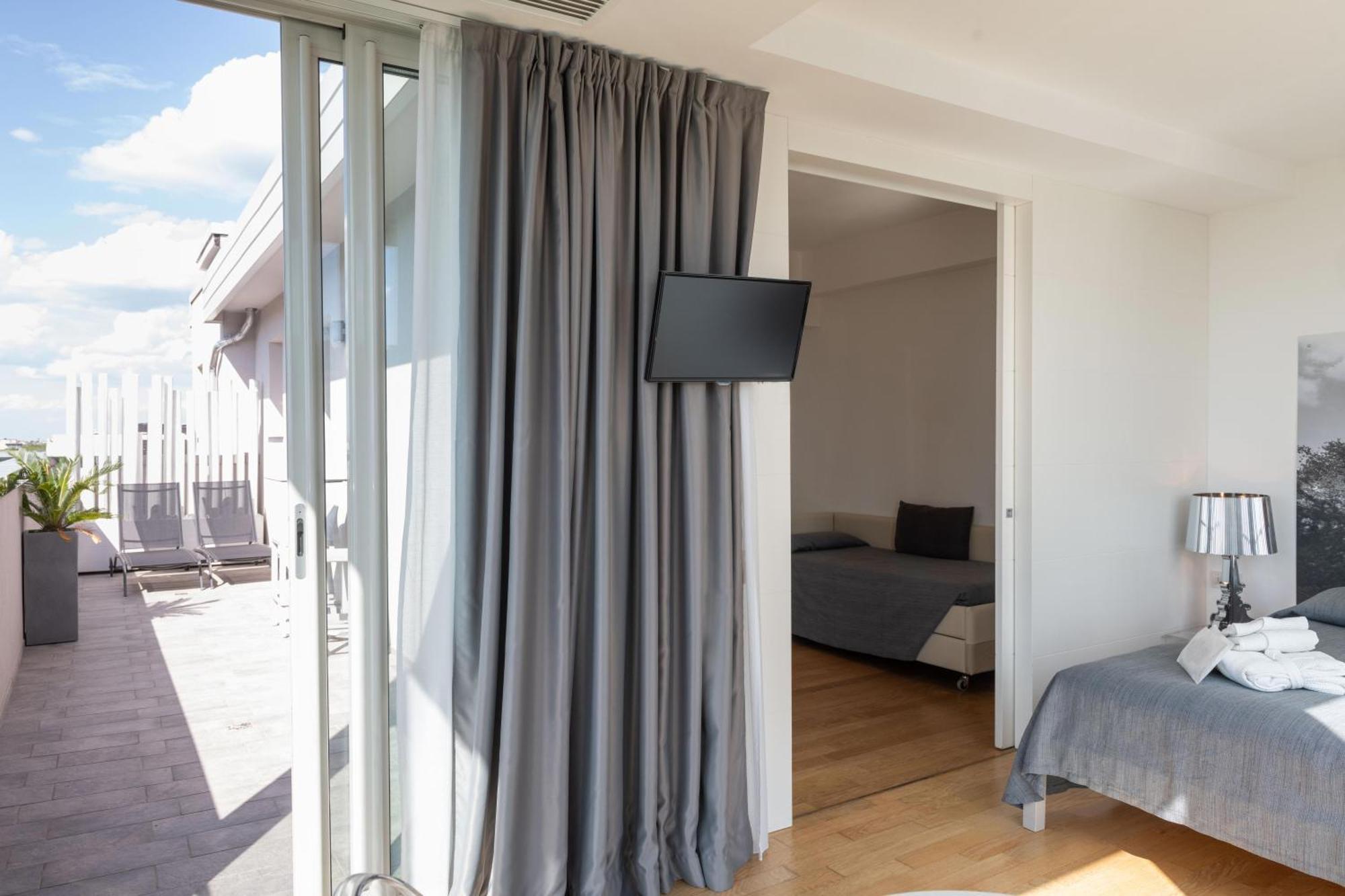 Perla Verde Hotel Милано Мартима Екстериор снимка