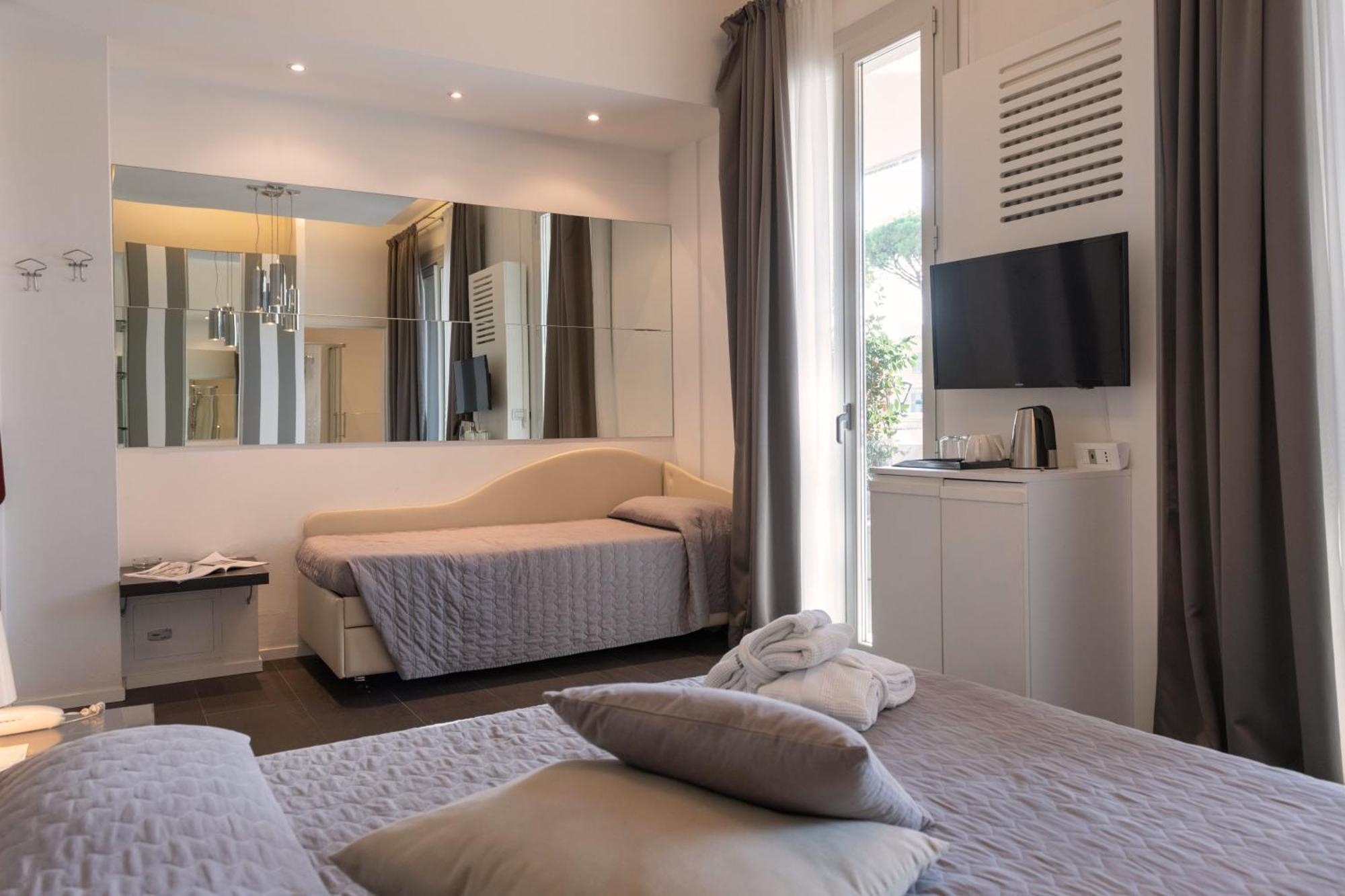 Perla Verde Hotel Милано Мартима Екстериор снимка