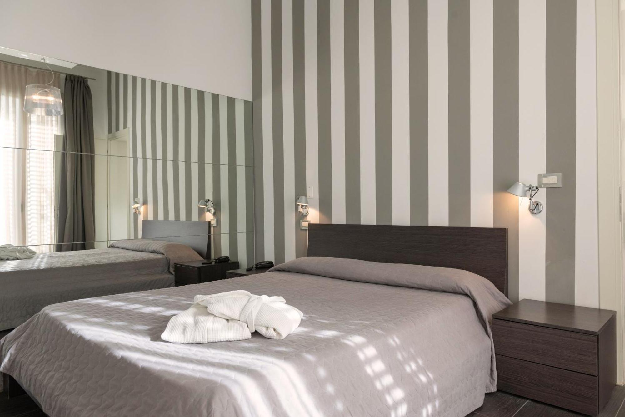 Perla Verde Hotel Милано Мартима Екстериор снимка
