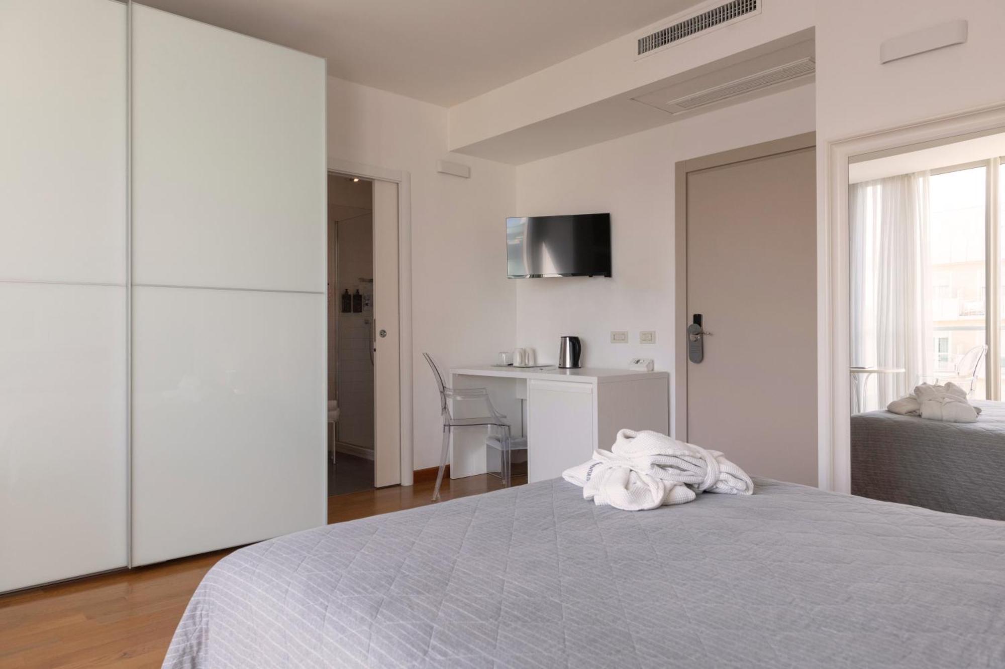 Perla Verde Hotel Милано Мартима Екстериор снимка