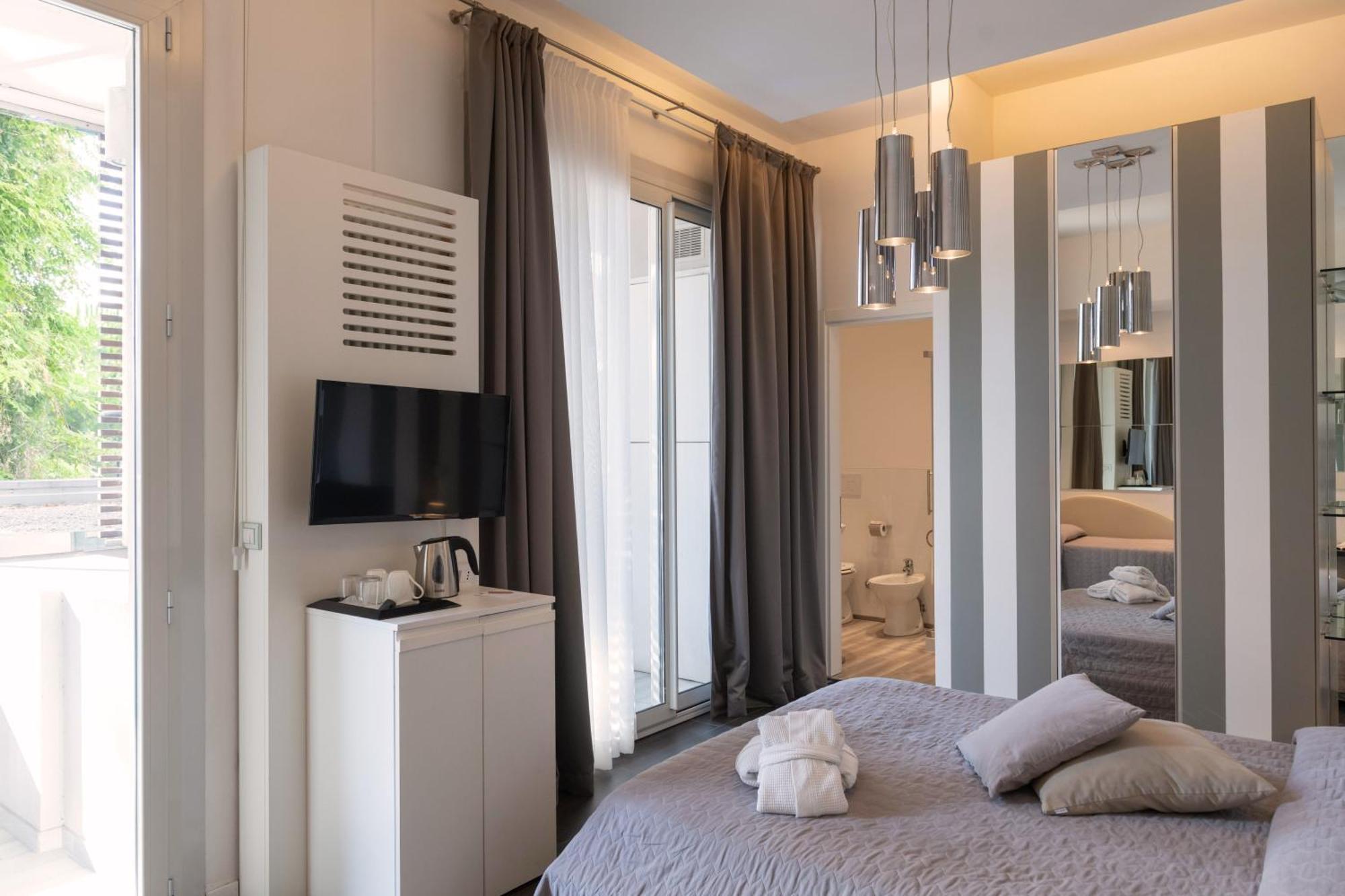 Perla Verde Hotel Милано Мартима Екстериор снимка