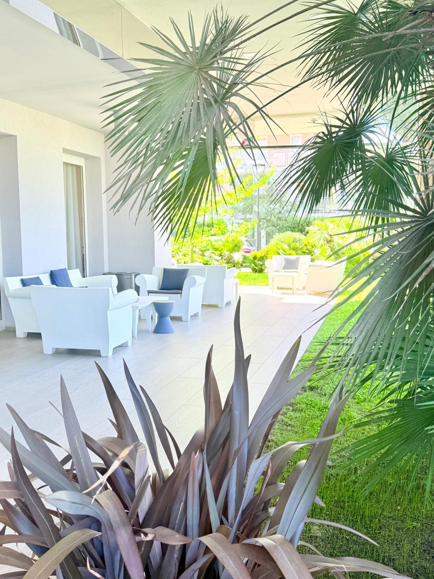 Perla Verde Hotel Милано Мартима Екстериор снимка
