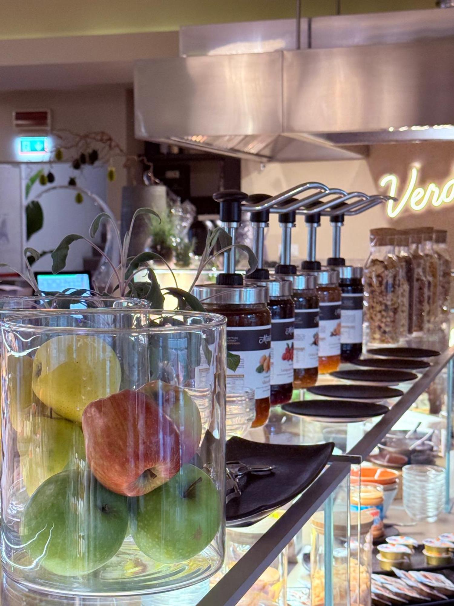Perla Verde Hotel Милано Мартима Екстериор снимка