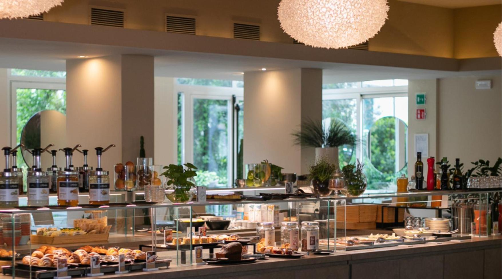 Perla Verde Hotel Милано Мартима Екстериор снимка