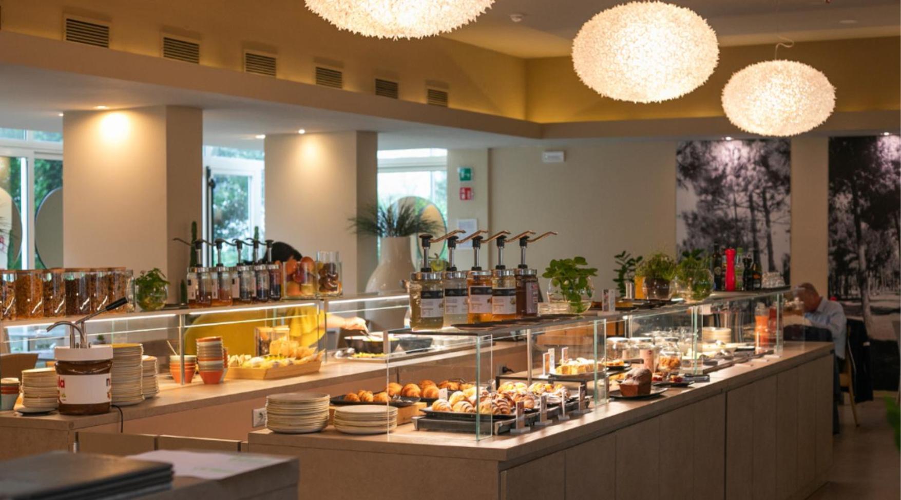 Perla Verde Hotel Милано Мартима Екстериор снимка